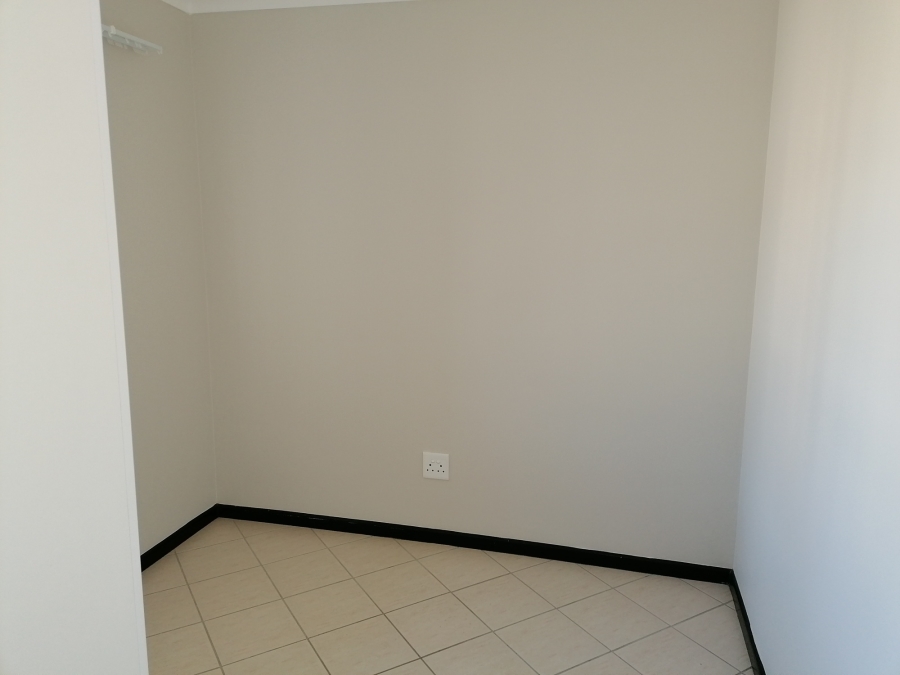 To Let 2 Bedroom Property for Rent in Buh Rein Estate Western Cape